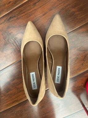 Steve Madden Beige/Tan Suede Pointed-Toe Block Heel